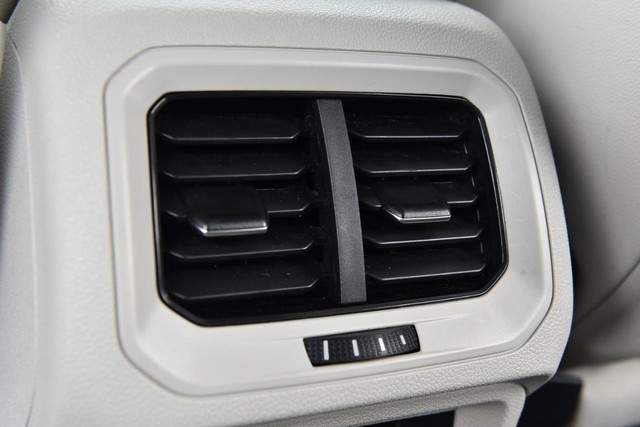 Volkswagen Tiguan Vehicle Image 21