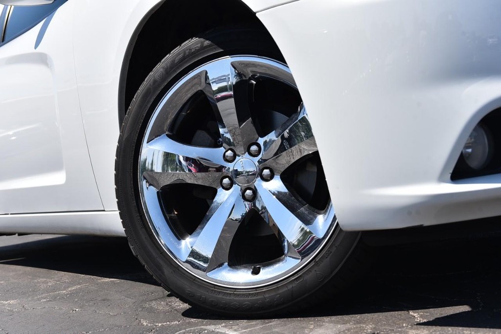 Dodge Charger Vehicle Full-screen Gallery Image 03