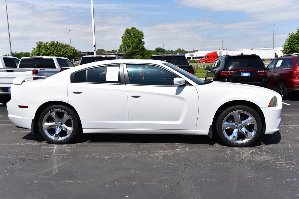 Dodge Charger Vehicle Full-screen Gallery Image 05