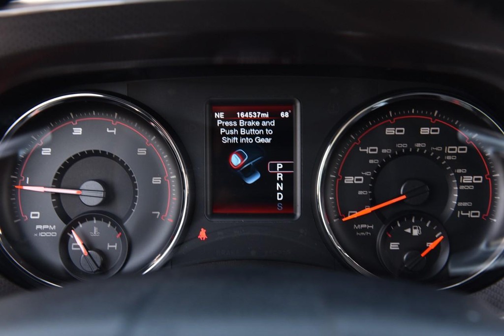 Dodge Charger Vehicle Full-screen Gallery Image 12