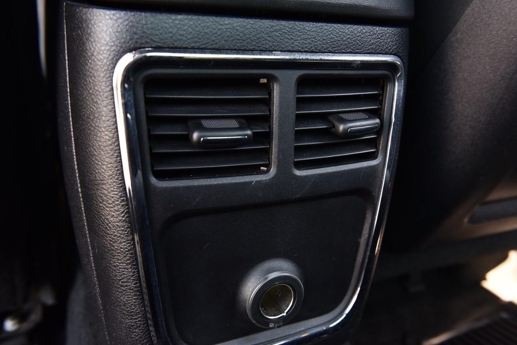 Dodge Charger Vehicle Full-screen Gallery Image 21