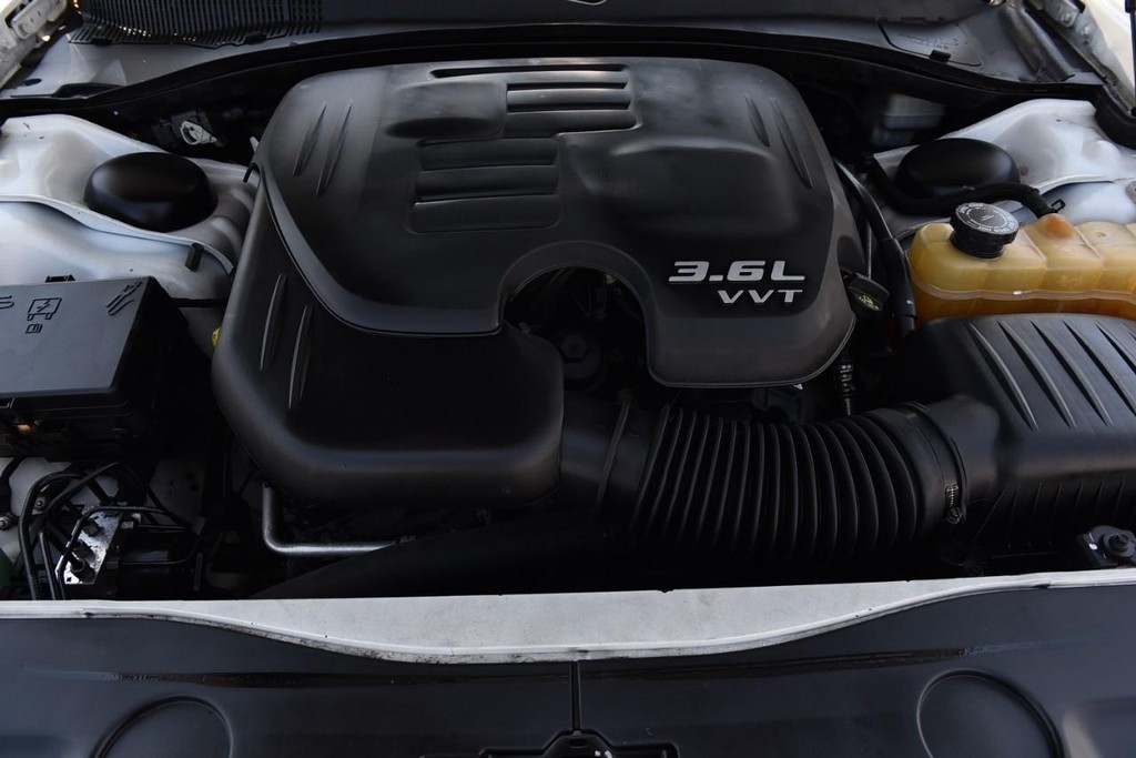 Dodge Charger Vehicle Full-screen Gallery Image 23