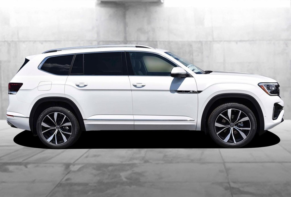 Volkswagen Atlas Vehicle Full-screen Gallery Image 5