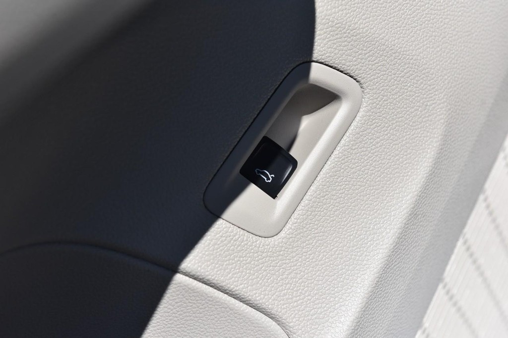 Volkswagen Atlas Vehicle Full-screen Gallery Image 9