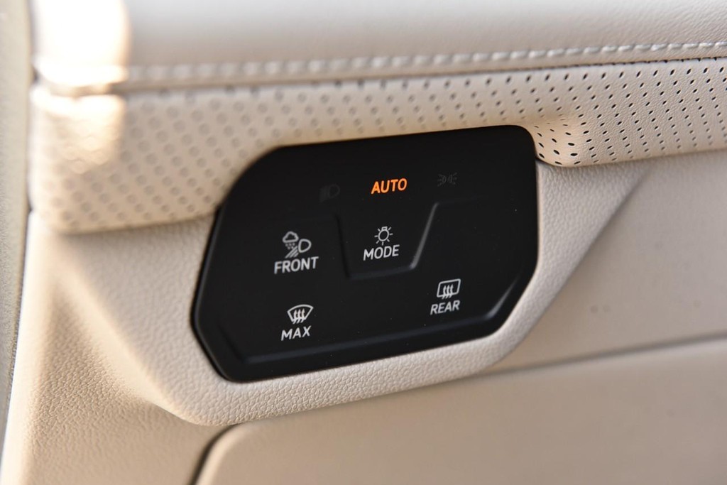 Volkswagen Atlas Vehicle Full-screen Gallery Image 11