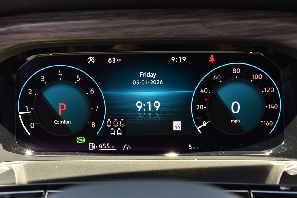 Volkswagen Atlas Vehicle Full-screen Gallery Image 12