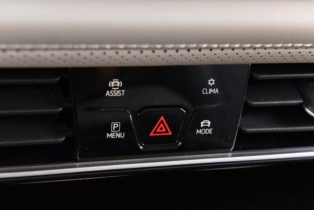 Volkswagen Atlas Vehicle Full-screen Gallery Image 15