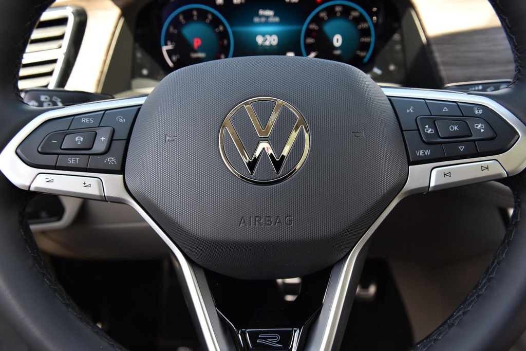 Volkswagen Atlas Vehicle Full-screen Gallery Image 18
