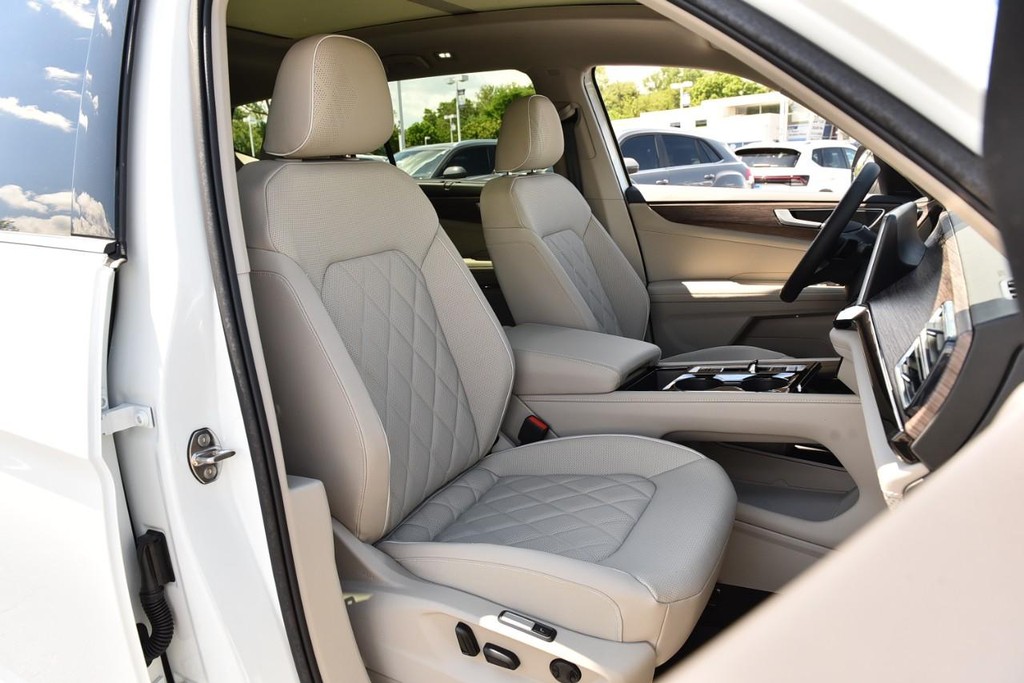 Volkswagen Atlas Vehicle Full-screen Gallery Image 20