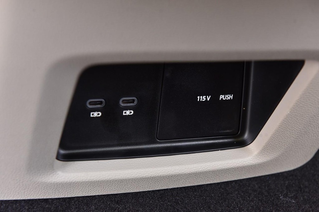 Volkswagen Atlas Vehicle Full-screen Gallery Image 24