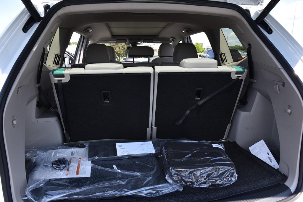 Volkswagen Atlas Vehicle Full-screen Gallery Image 26