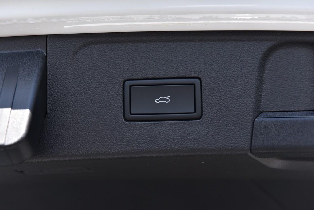 Volkswagen Atlas Vehicle Full-screen Gallery Image 27