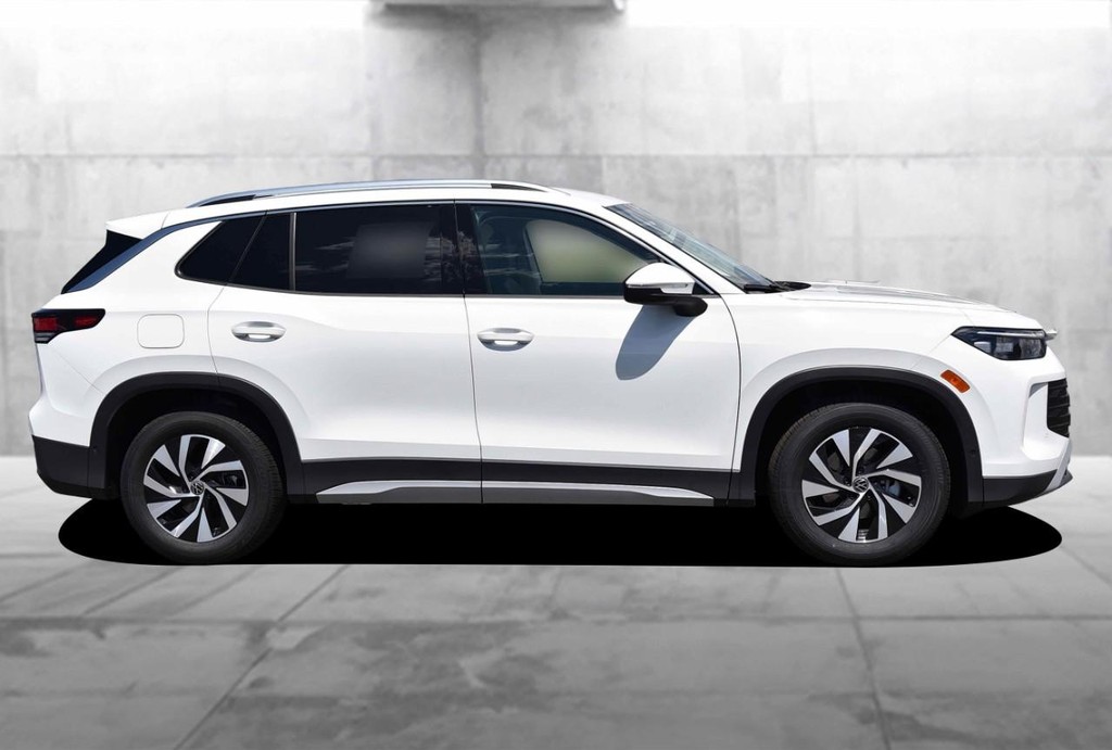 Volkswagen Tiguan Vehicle Full-screen Gallery Image 5