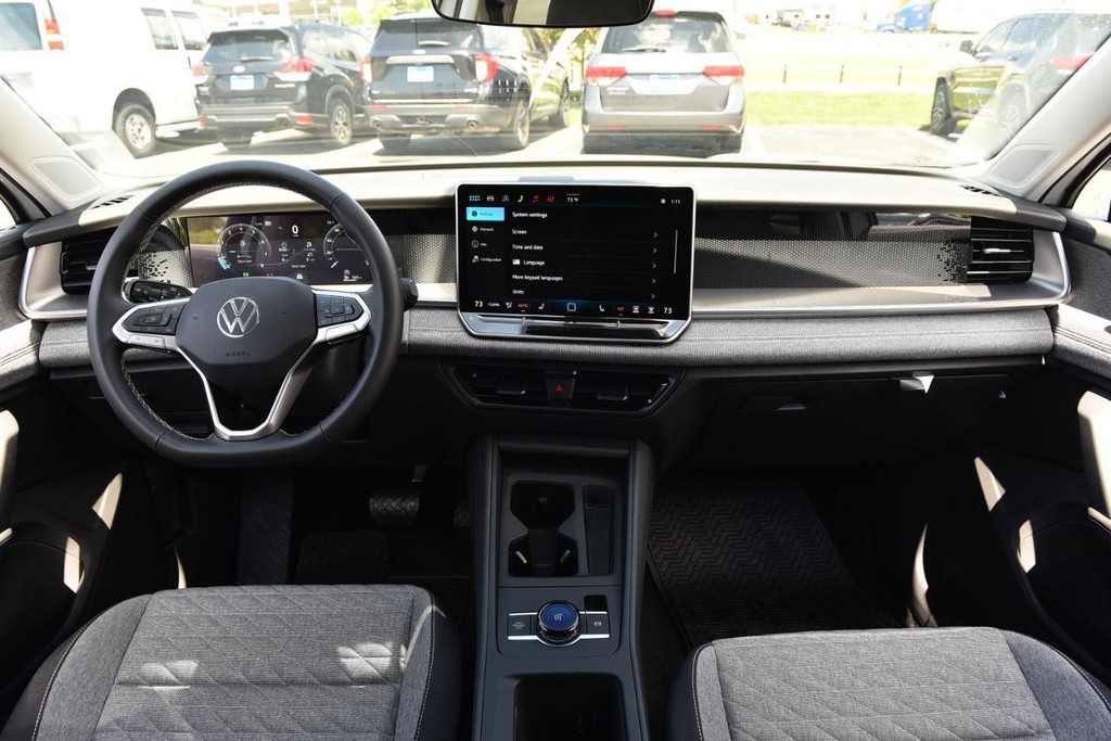 Volkswagen Tiguan Vehicle Full-screen Gallery Image 7