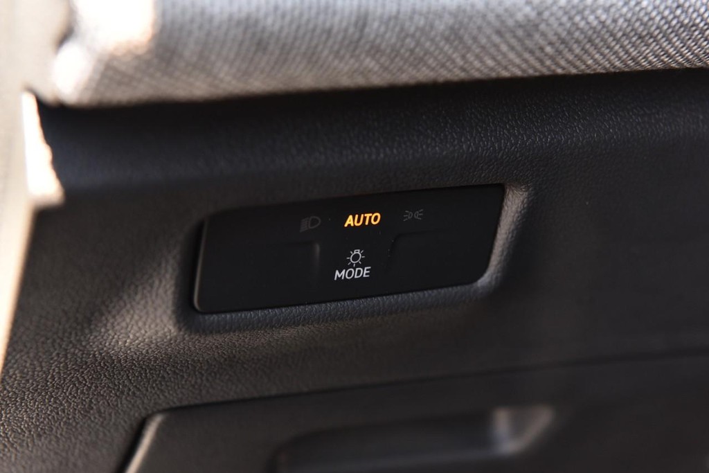 Volkswagen Tiguan Vehicle Full-screen Gallery Image 10