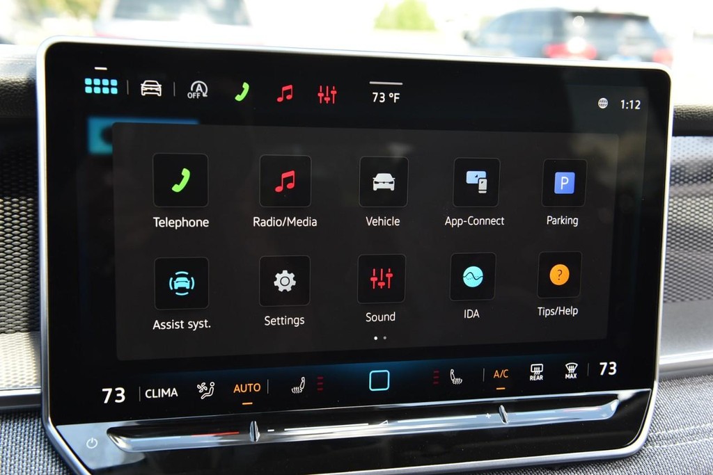 Volkswagen Tiguan Vehicle Full-screen Gallery Image 14