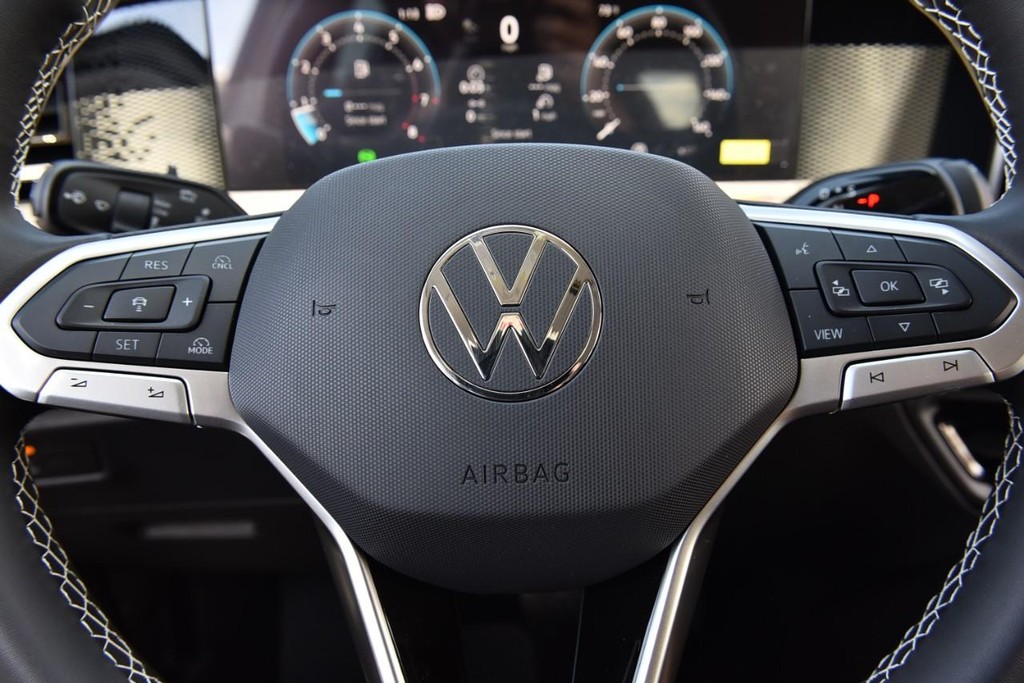 Volkswagen Tiguan Vehicle Full-screen Gallery Image 17
