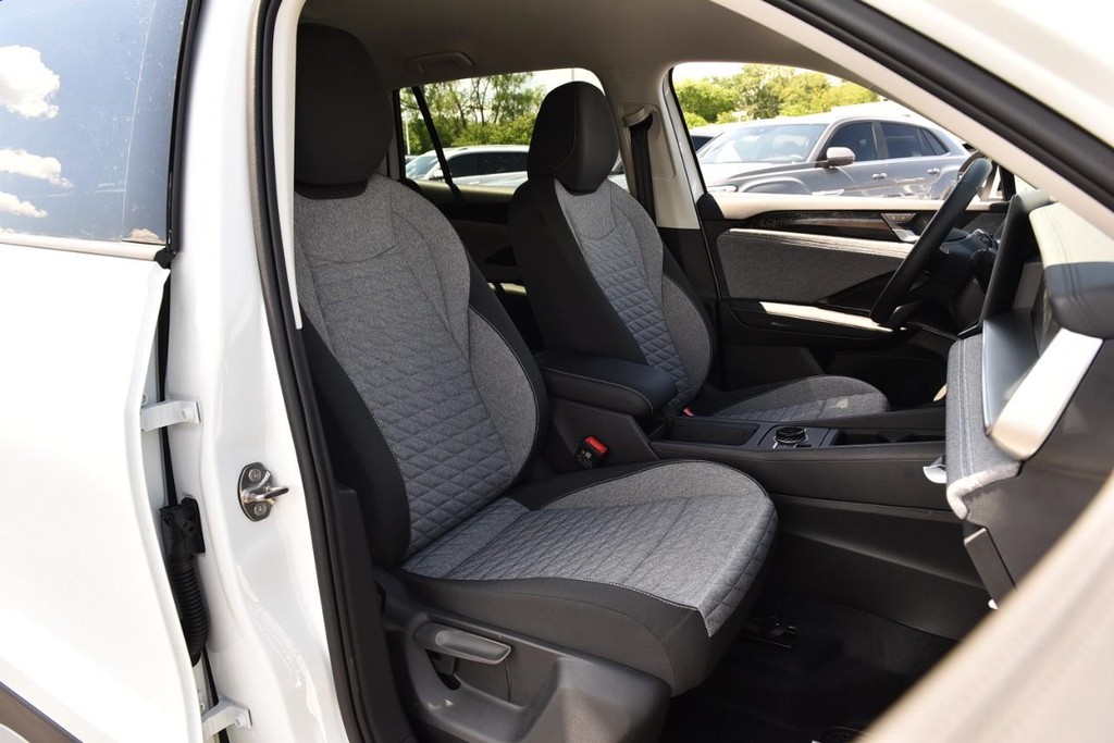 Volkswagen Tiguan Vehicle Full-screen Gallery Image 19