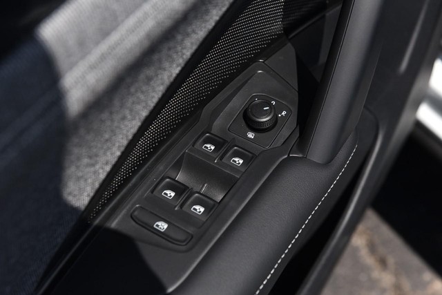 Volkswagen Tiguan Vehicle Image 08