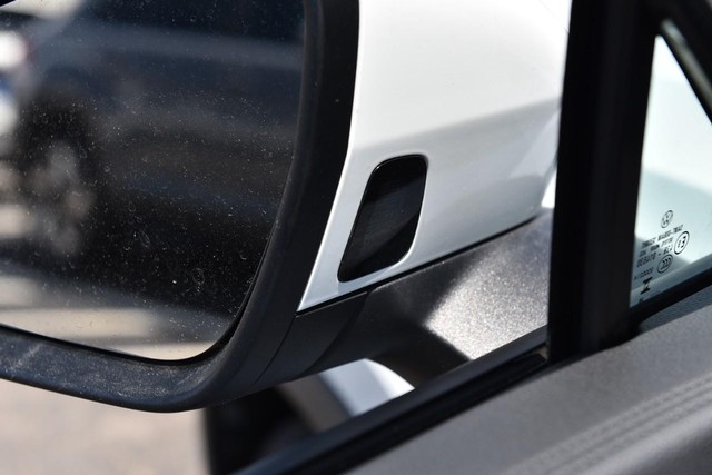 Volkswagen Tiguan Vehicle Image 09