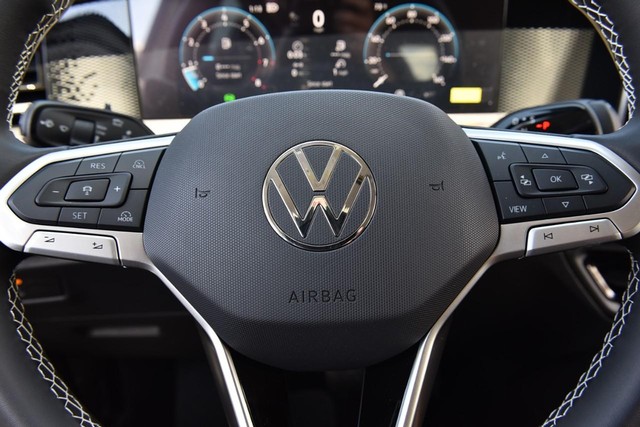 Volkswagen Tiguan Vehicle Image 17