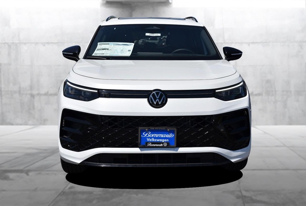 Volkswagen Tiguan Vehicle Full-screen Gallery Image 4