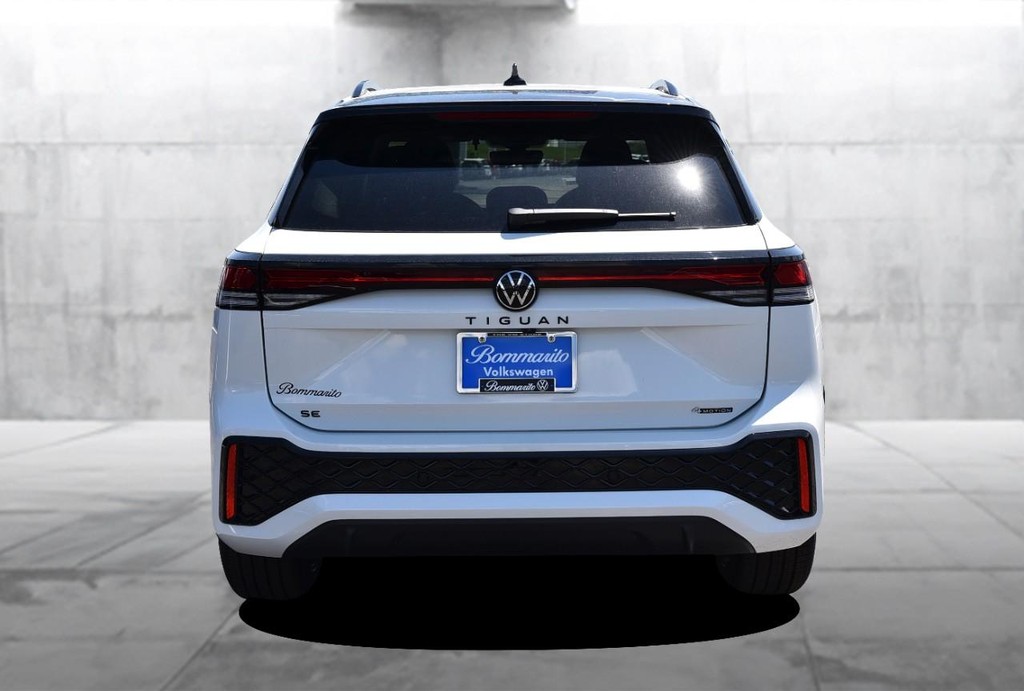 Volkswagen Tiguan Vehicle Full-screen Gallery Image 6