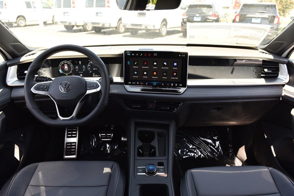 Volkswagen Tiguan Vehicle Full-screen Gallery Image 7