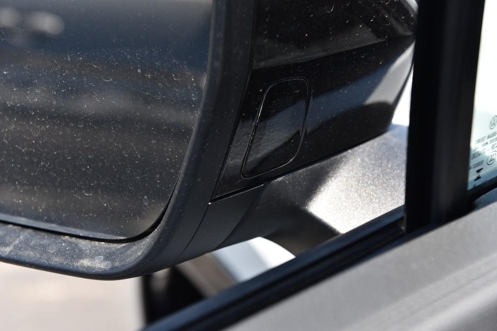 Volkswagen Tiguan Vehicle Full-screen Gallery Image 10