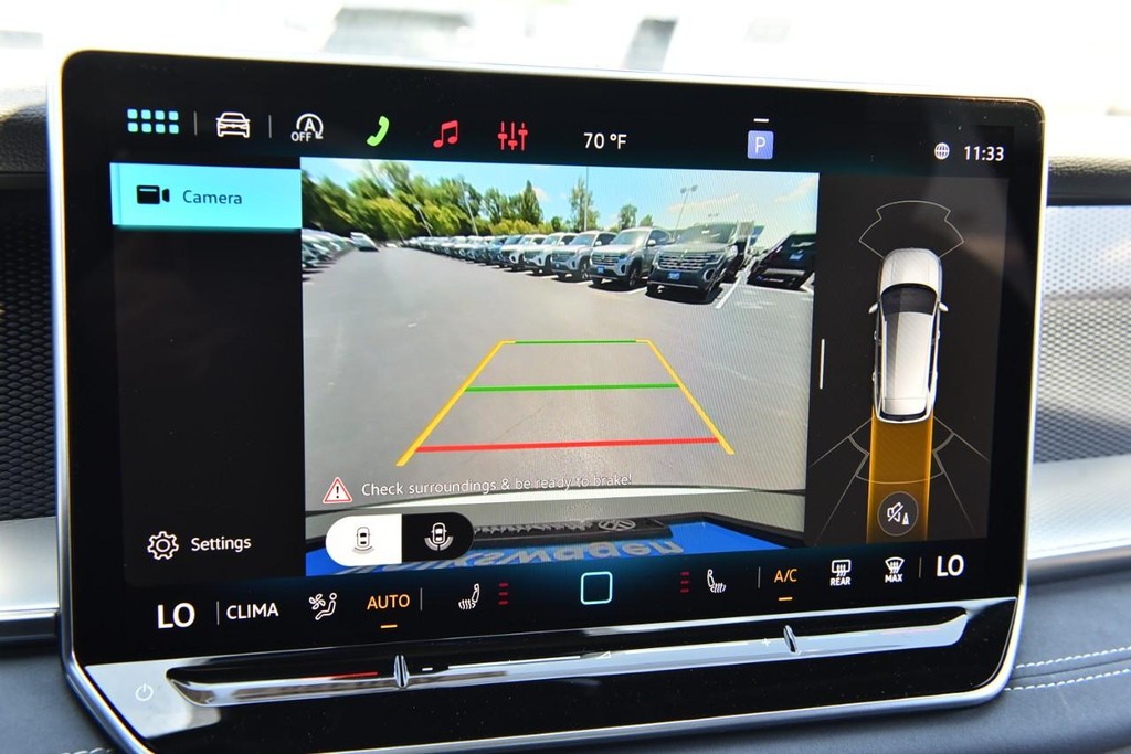 Volkswagen Tiguan Vehicle Full-screen Gallery Image 13