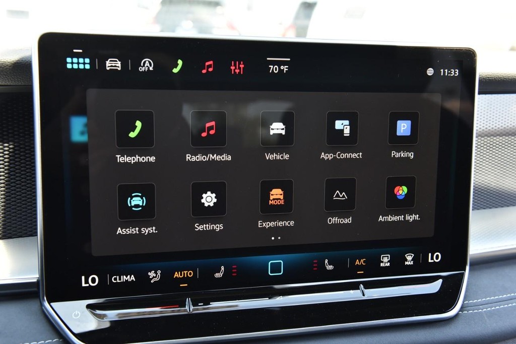 Volkswagen Tiguan Vehicle Full-screen Gallery Image 15