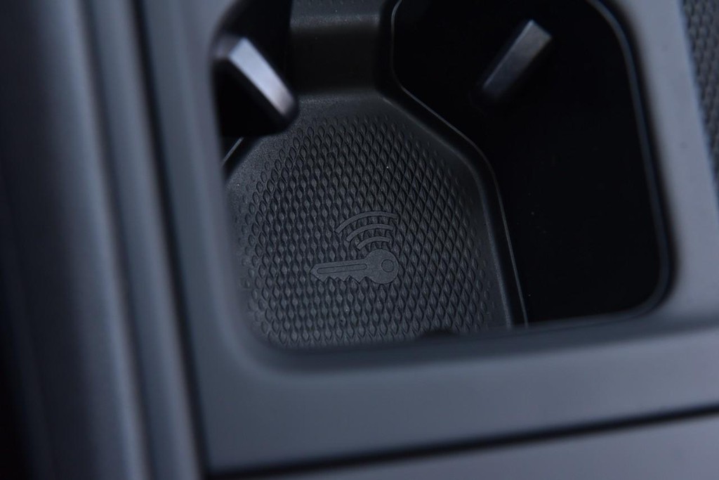 Volkswagen Tiguan Vehicle Full-screen Gallery Image 16