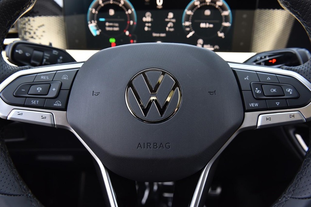 Volkswagen Tiguan Vehicle Full-screen Gallery Image 18