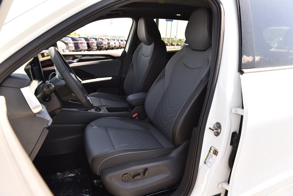 Volkswagen Tiguan Vehicle Full-screen Gallery Image 19