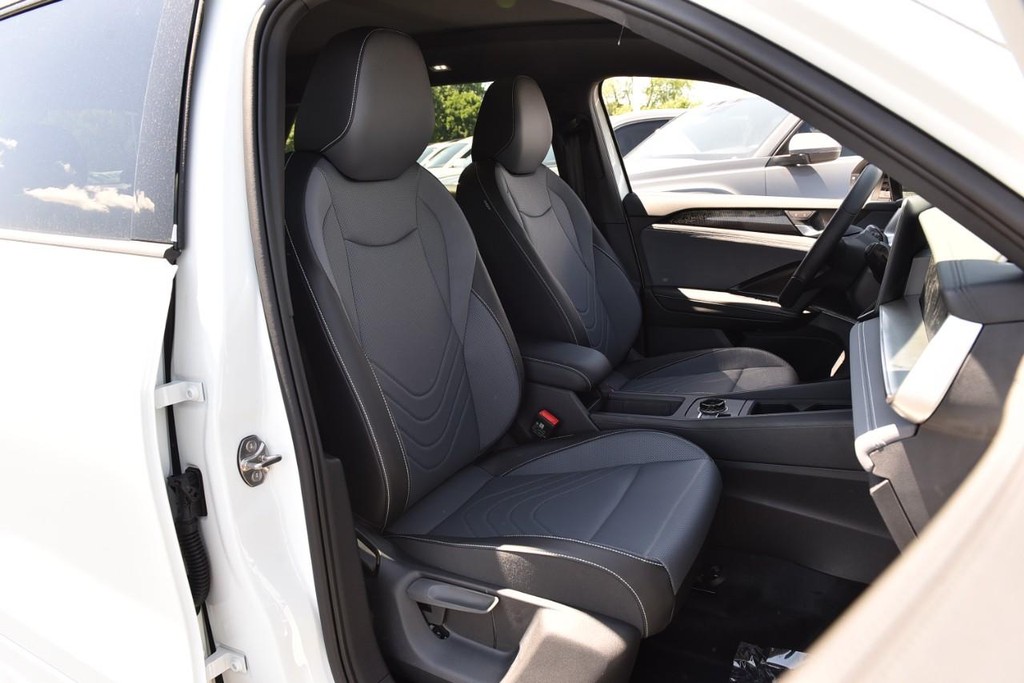 Volkswagen Tiguan Vehicle Full-screen Gallery Image 20