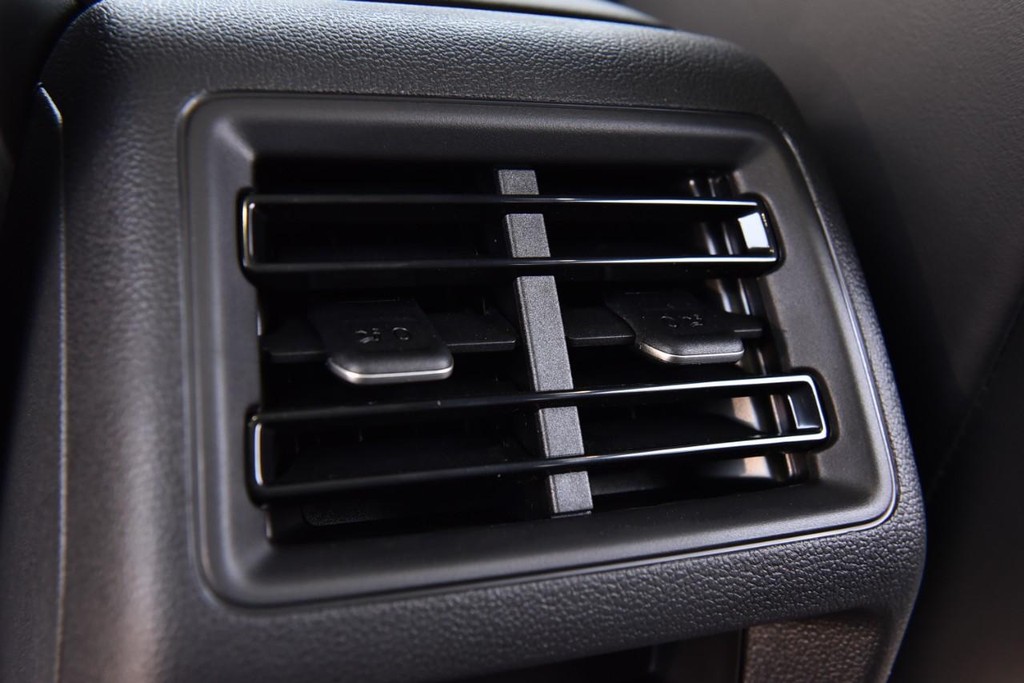 Volkswagen Tiguan Vehicle Full-screen Gallery Image 23