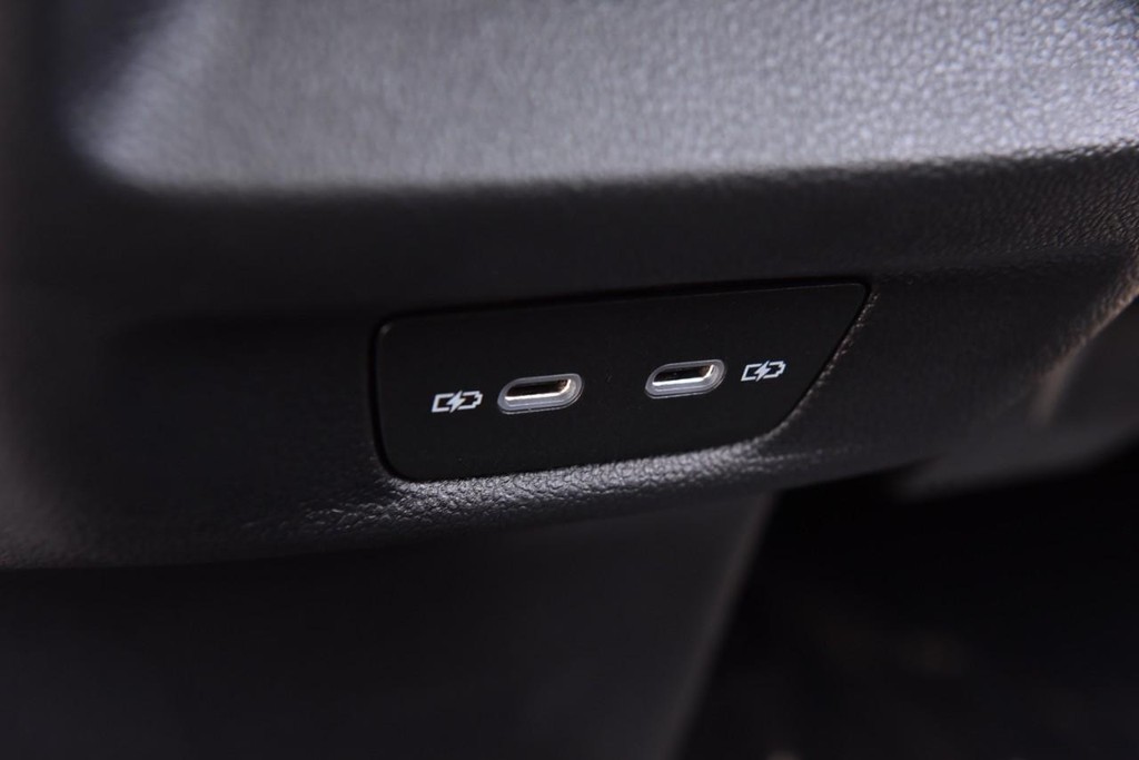 Volkswagen Tiguan Vehicle Full-screen Gallery Image 24