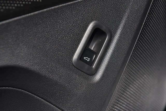 Volkswagen Tiguan Vehicle Image 09