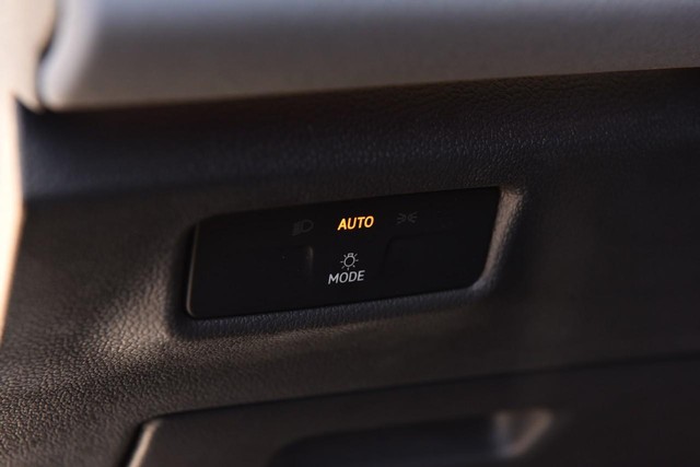 Volkswagen Tiguan Vehicle Image 11