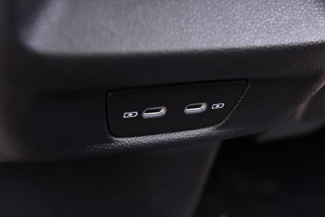 Volkswagen Tiguan Vehicle Image 24