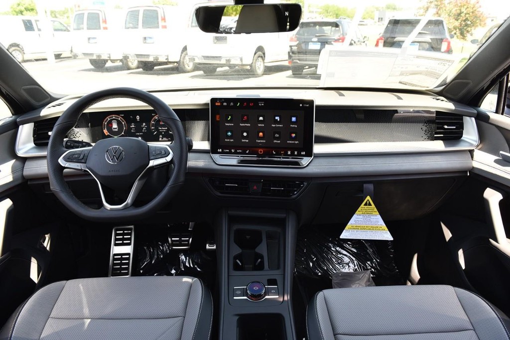 Volkswagen Tiguan Vehicle Full-screen Gallery Image 7