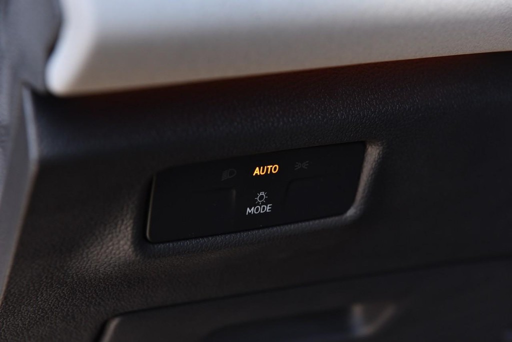 Volkswagen Tiguan Vehicle Full-screen Gallery Image 11