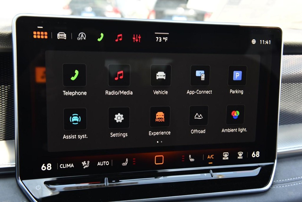 Volkswagen Tiguan Vehicle Full-screen Gallery Image 15