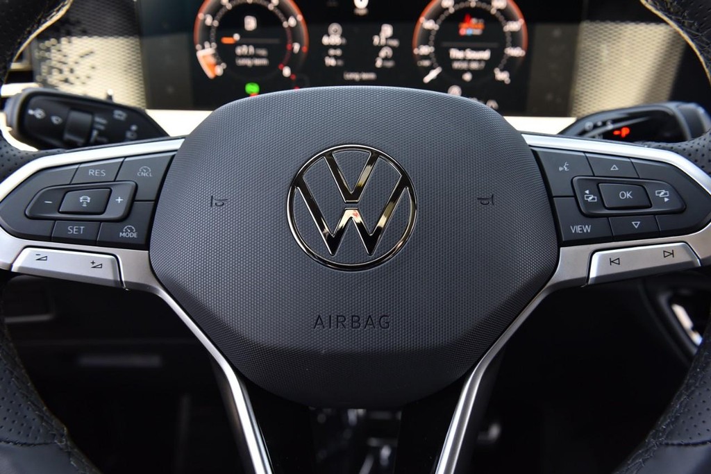 Volkswagen Tiguan Vehicle Full-screen Gallery Image 18