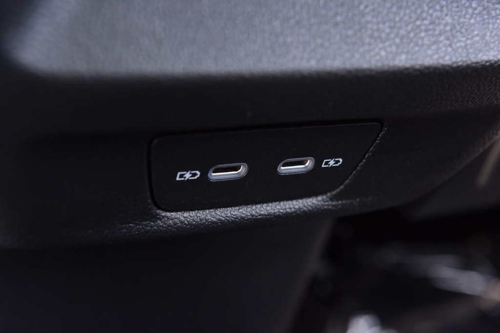 Volkswagen Tiguan Vehicle Full-screen Gallery Image 24