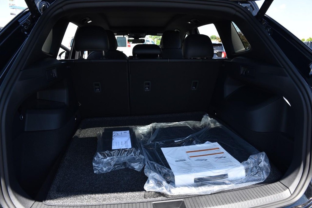 Volkswagen Tiguan Vehicle Full-screen Gallery Image 25