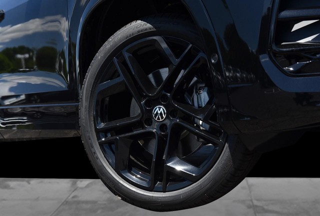 Volkswagen Tiguan Vehicle Image 03