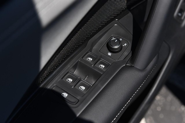 Volkswagen Tiguan Vehicle Image 08