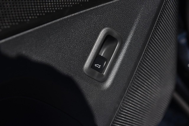 Volkswagen Tiguan Vehicle Image 09