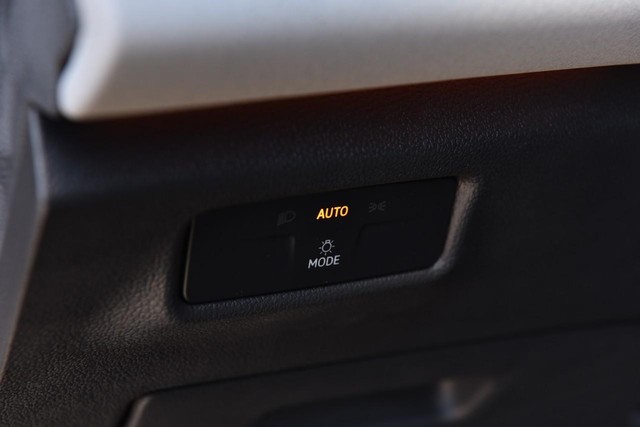 Volkswagen Tiguan Vehicle Image 11